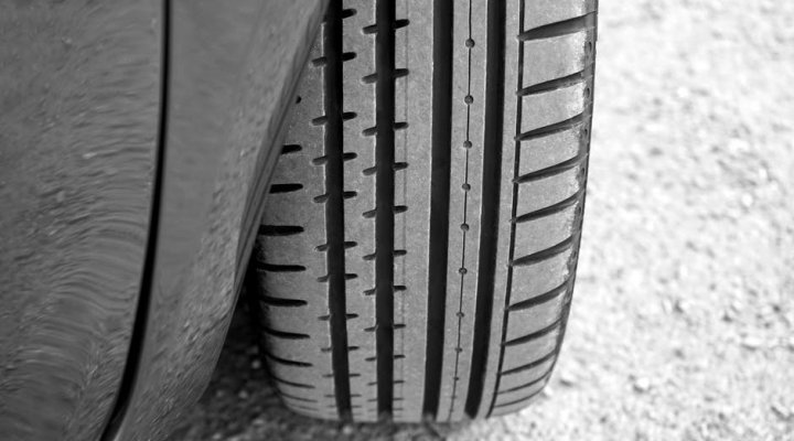 Contrôle continu des pneus, les conseils d'entretien automobile de KIA à Brie-Comte-Robert
